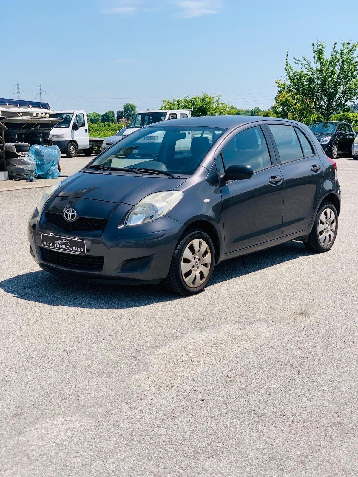 Toyota Yaris 1.0 benzina 2011 130.000km neo patentati