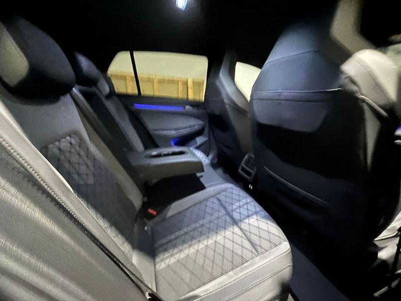 Volkswagen Golf Golf 1.5 eTSI 150 CV EVO ACT DSG R-Line