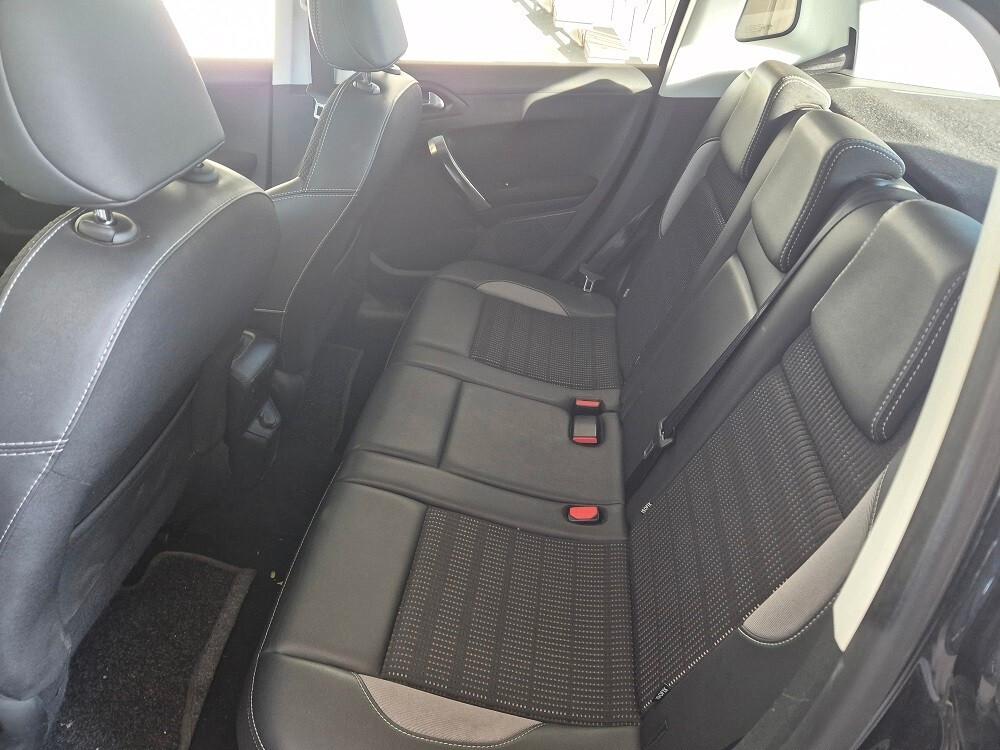 Peugeot 2008 BlueHDi 100 Allure