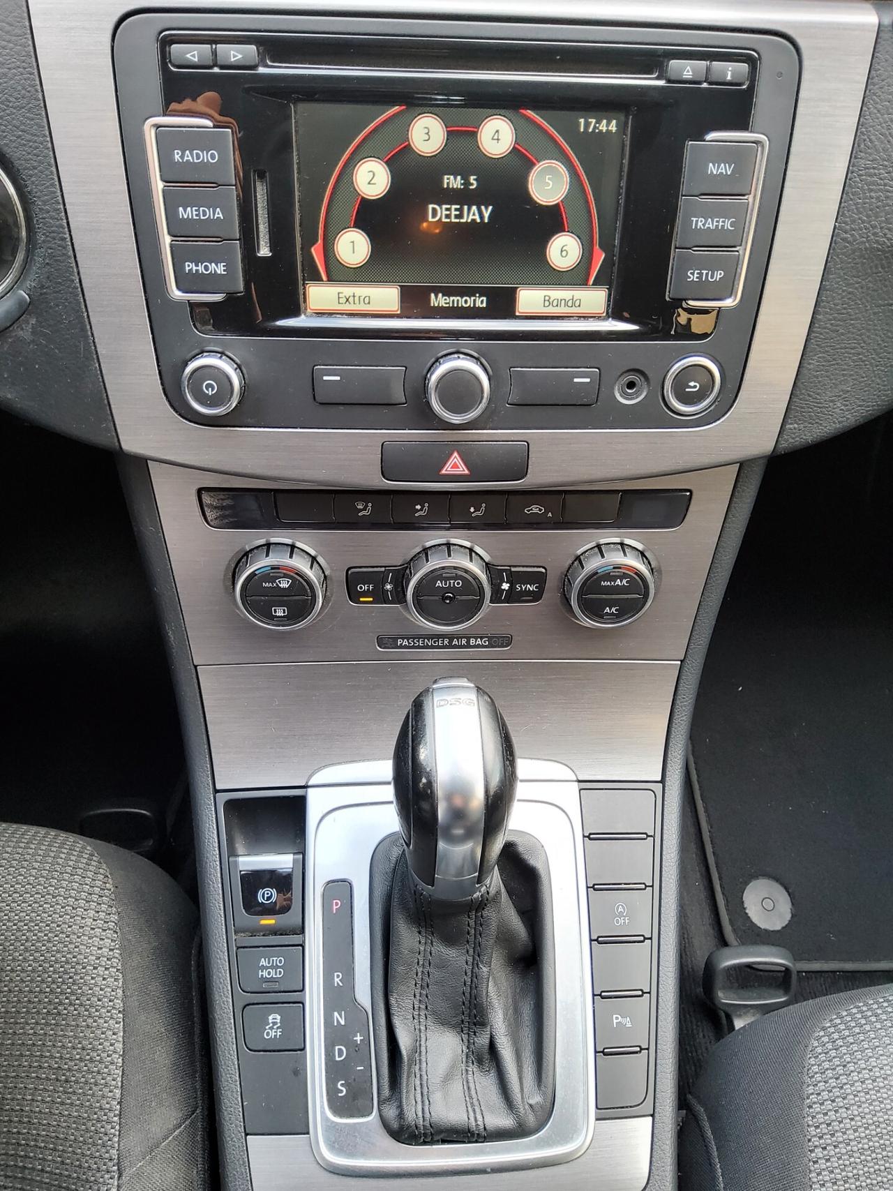 Volkswagen Passat Var. Bs. 1.6 TDI DSG Comf. BMT