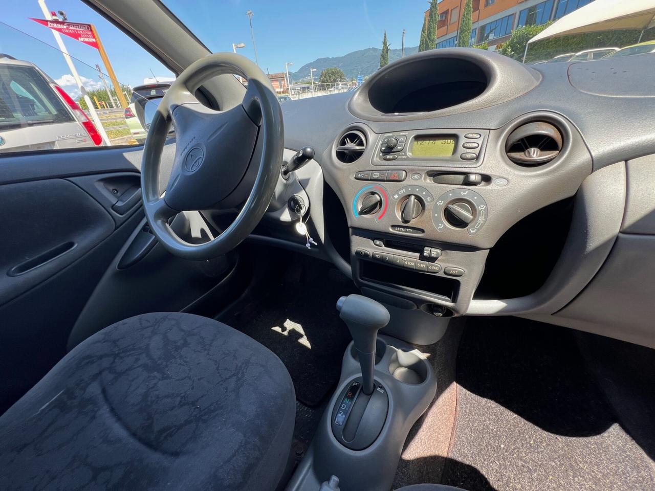 Toyota Yaris 1.3i 16V cat 5 porte aut. Sol