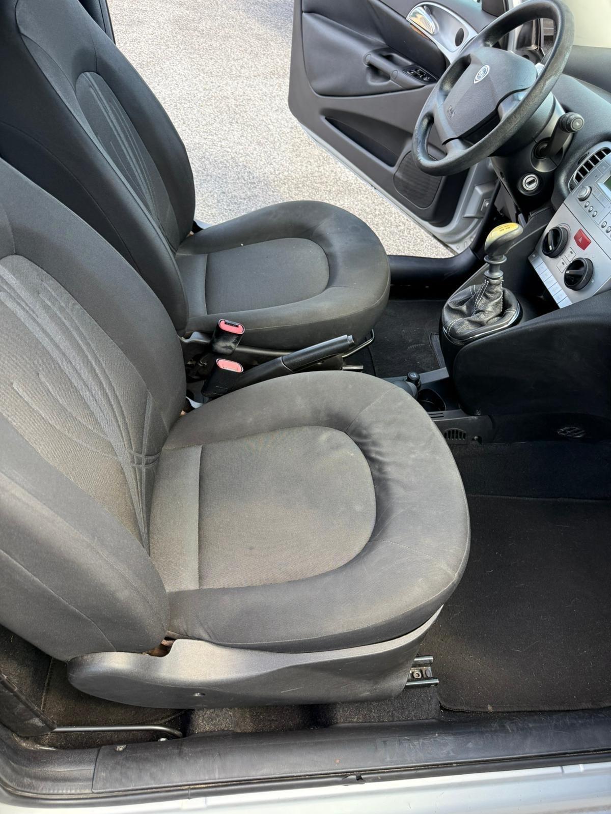 Lancia Ypsilon 1.2 69 CV Unyca