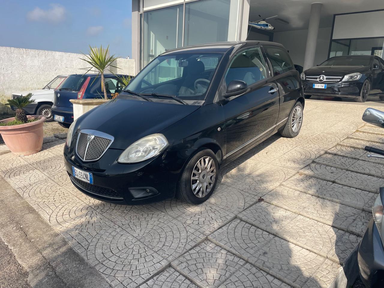 Lancia Ypsilon 1.3 MJT 75 CV Platinum leggi annuncio