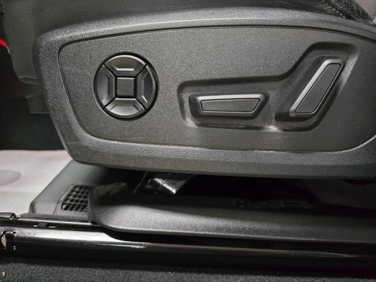 Audi Q3 35 TDI S tronic line (Extra full)