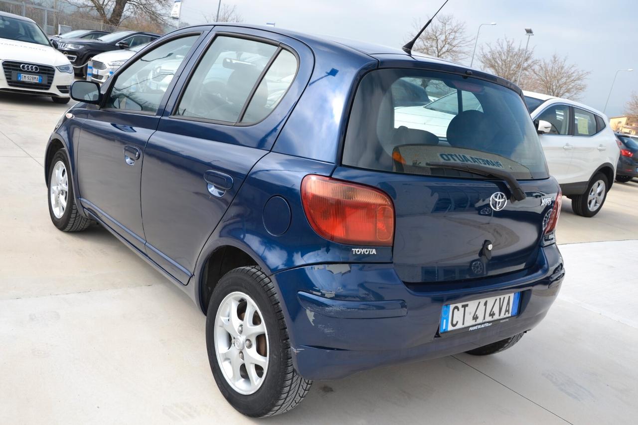 Toyota Yaris 1.0i 16V cat 5 porte Sol