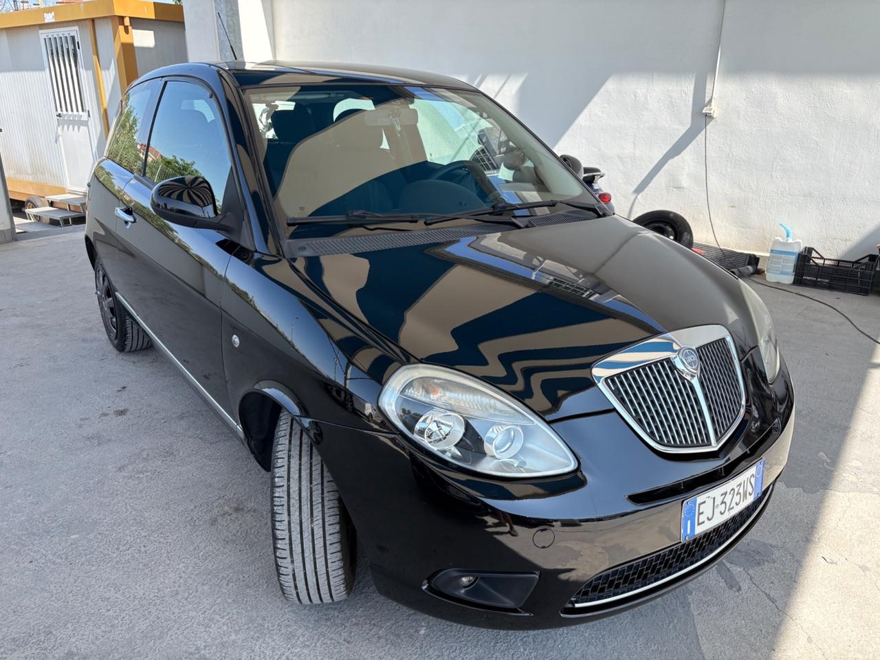Lancia Ypsilon 1.2 69 CV Unyca