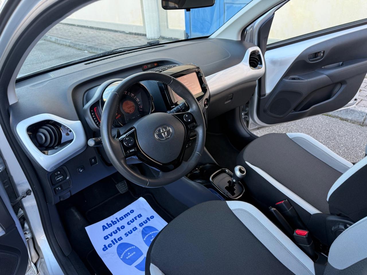 Toyota Aygo 1.0 VVT-i 69 CV 5 porte x-play MMT