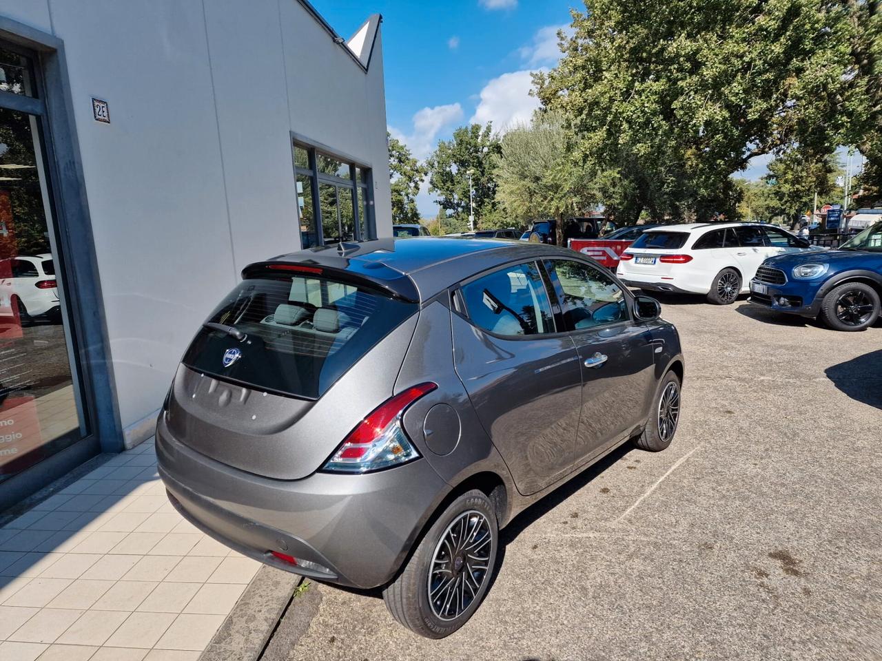 Lancia Ypsilon 1.0 FireFly 5 porte S&S Hybrid Oro