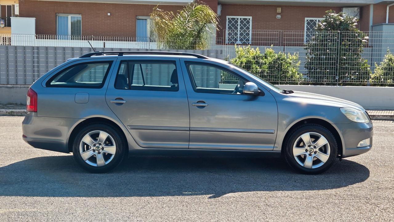 Skoda Octavia 1.6 TDI 105 CV Wagon Elegance uni pro