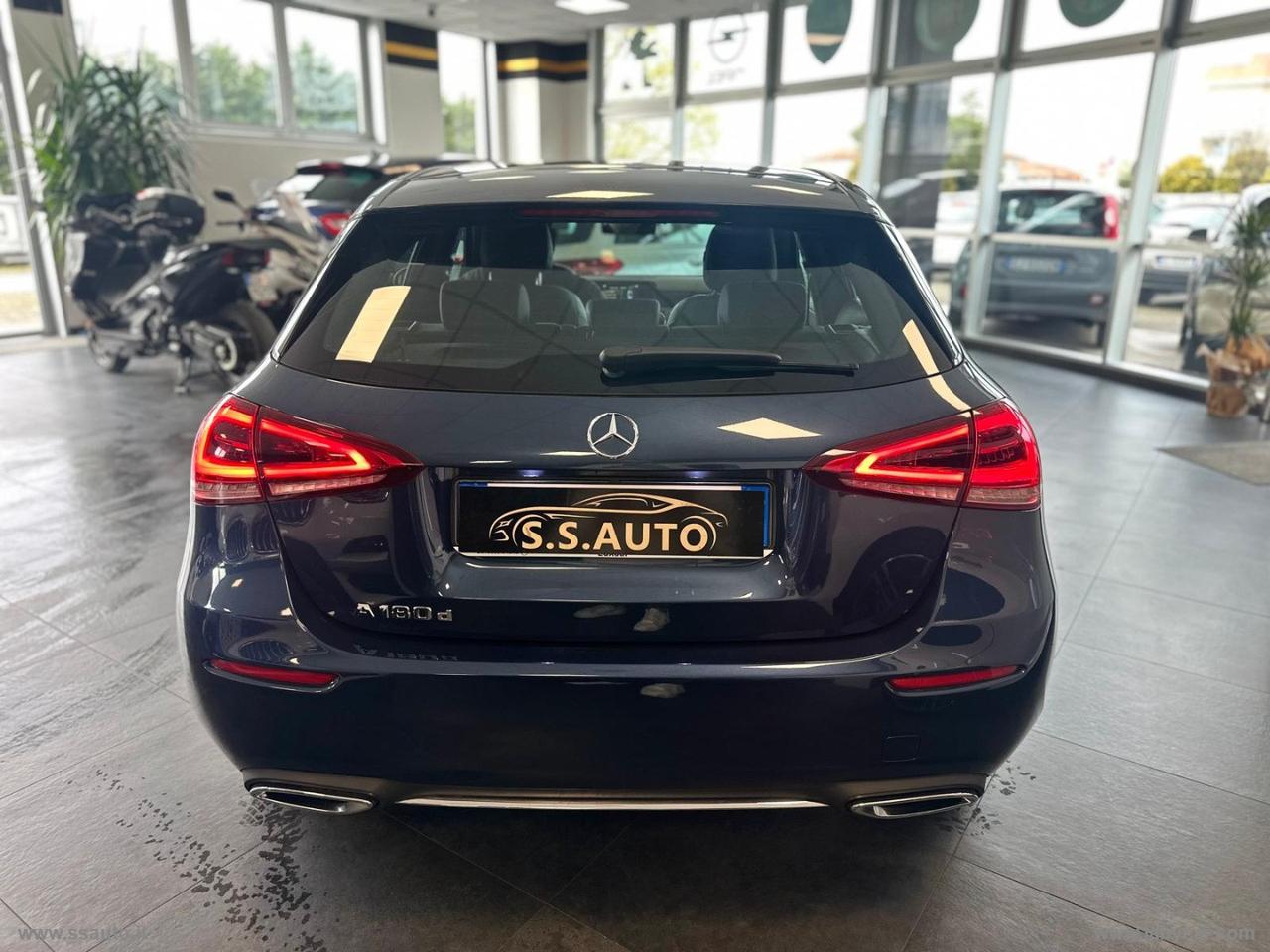 MERCEDES-BENZ A 180 d Automatic Premium