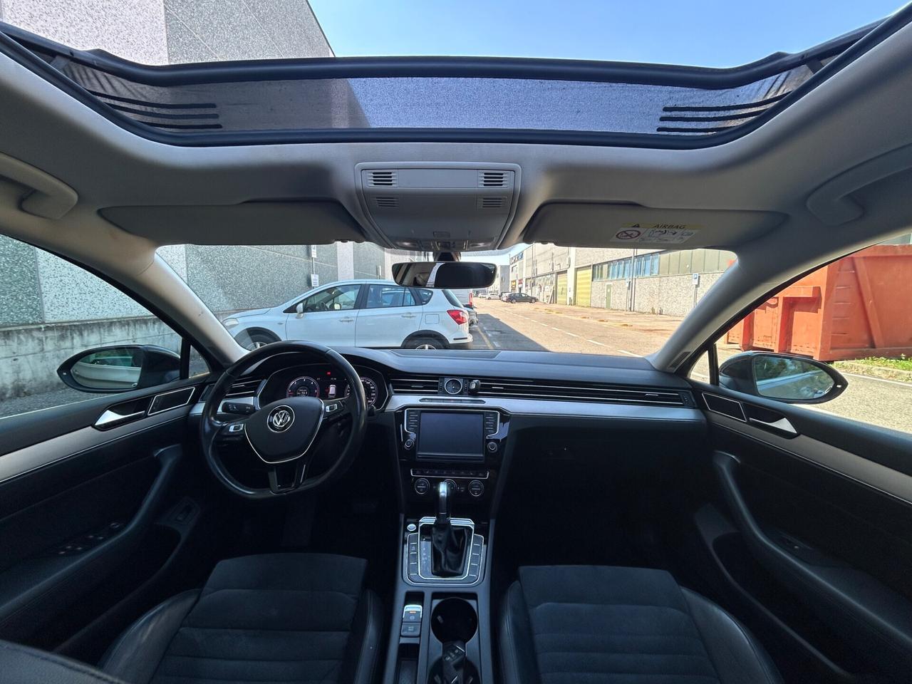 Volkswagen Passat Variant 2.0 TDI DSG Executive | Tetto Panoramico LED Navi