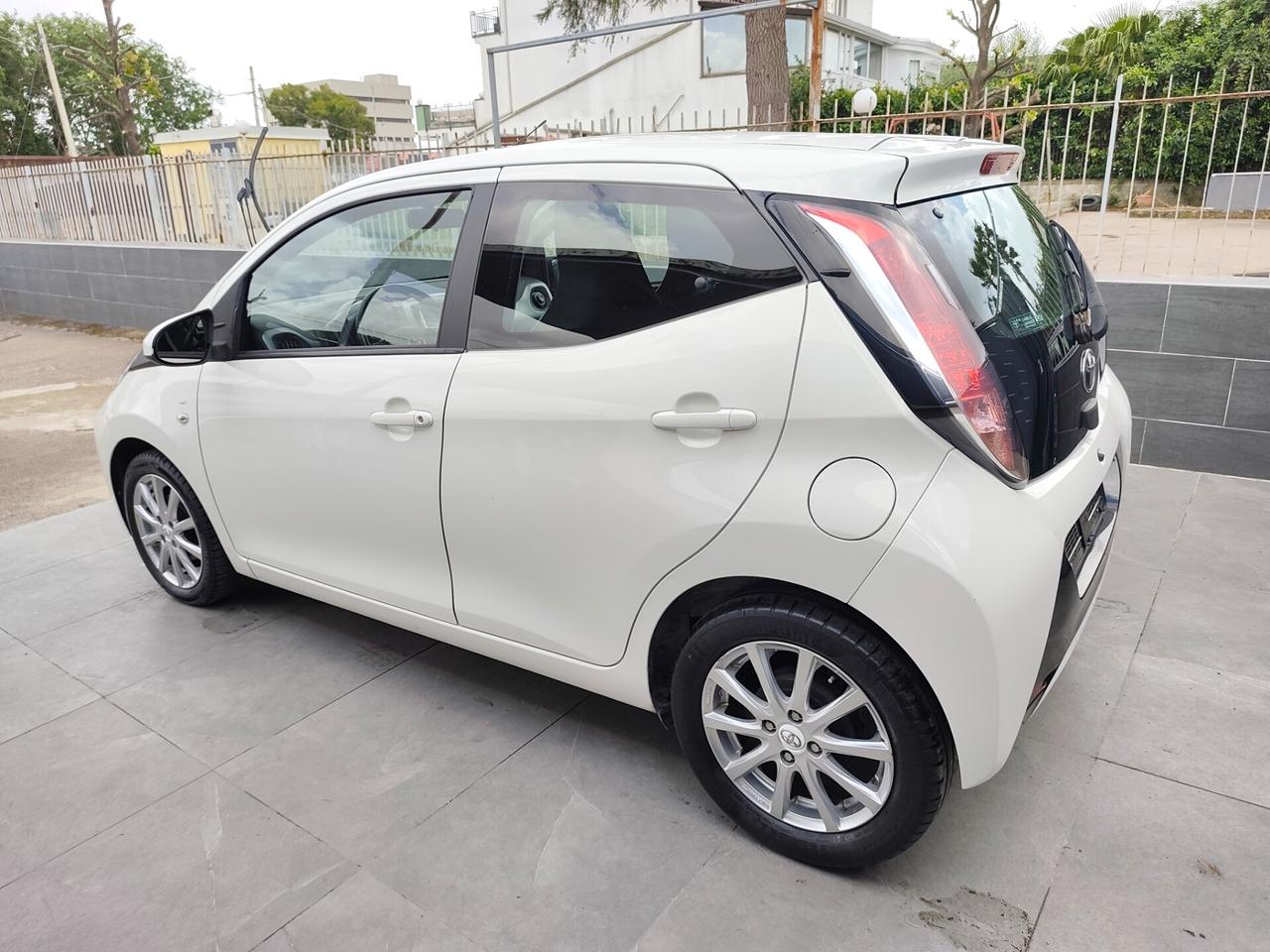 Toyota Aygo 1.0 BENZINA CAMBIO AUTOMATICO MMT