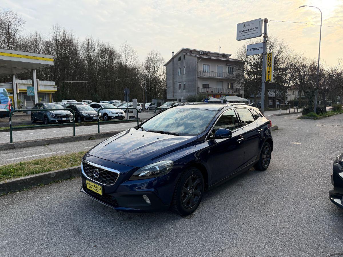 VOLVO - V40 Cross Country - D2 Volvo Ocean Race