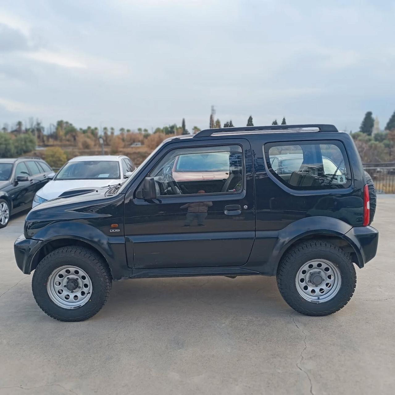 Suzuki Jimny 1.5 DDiS INTROVABILE PARI CARATTERISTICHE