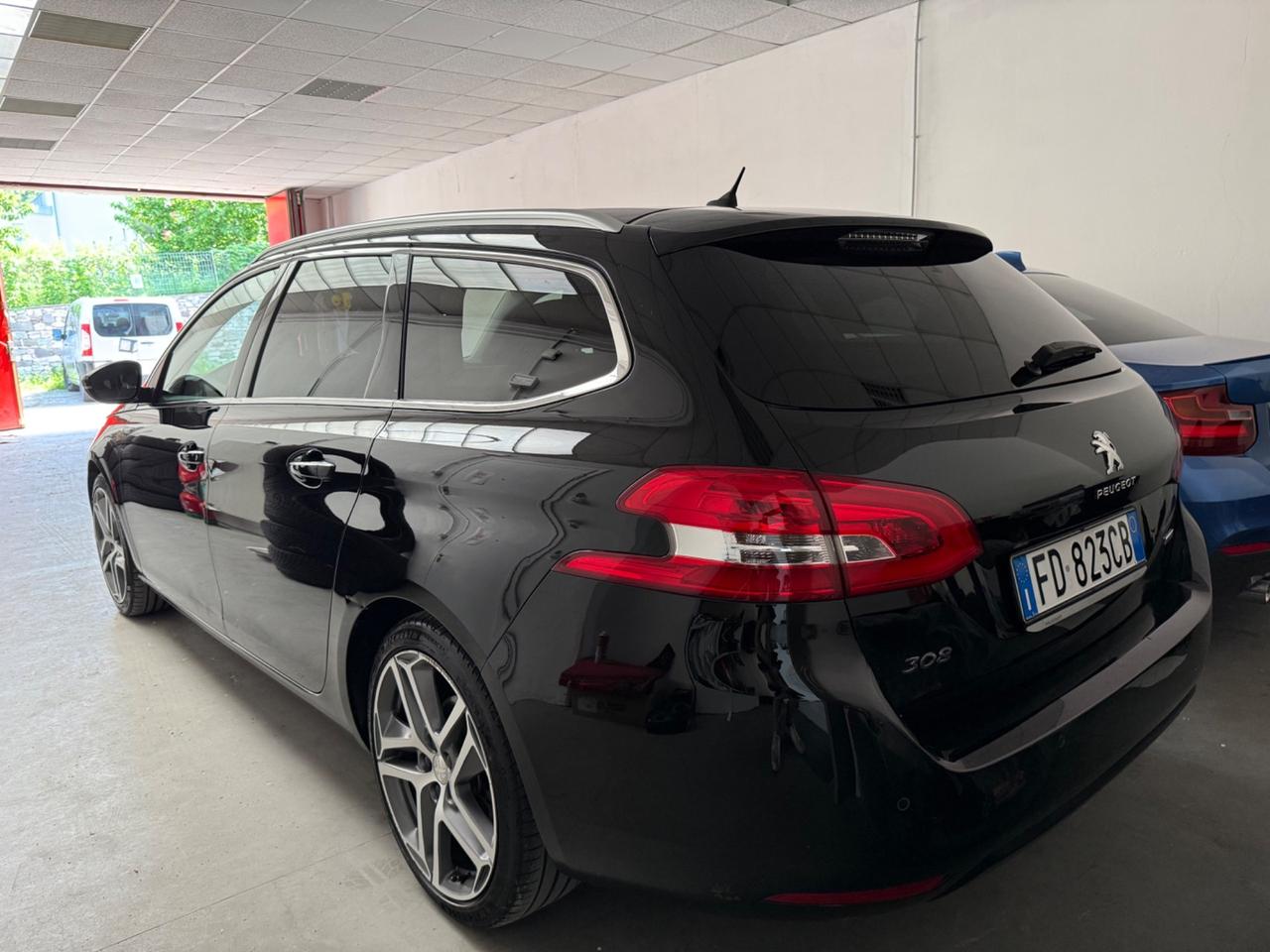 Peugeot 308 BlueHDi 150 S&S EAT6 SW Allure