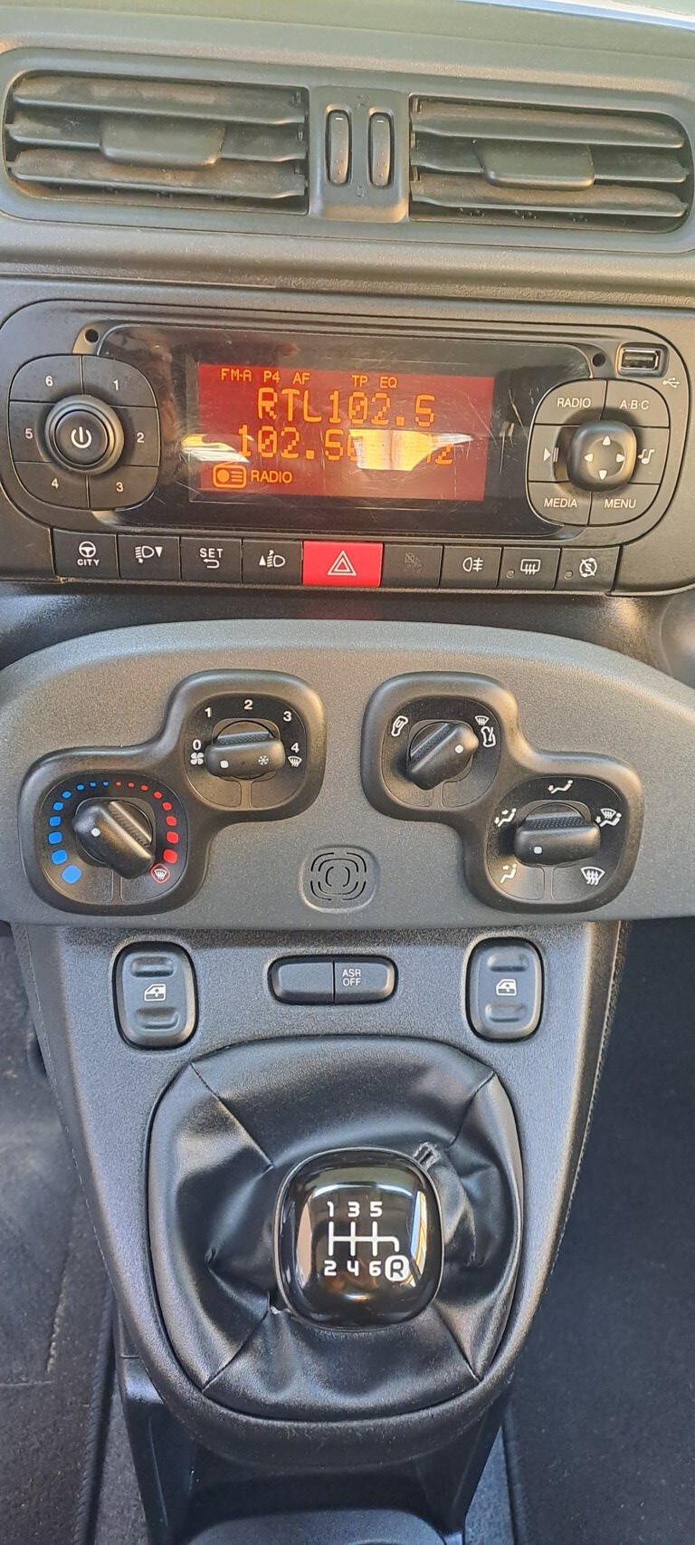 Fiat Panda 1.0 FireFly S&S Hybrid 70 CV AUTO PER NEOPATENTATI! KM. 22.000