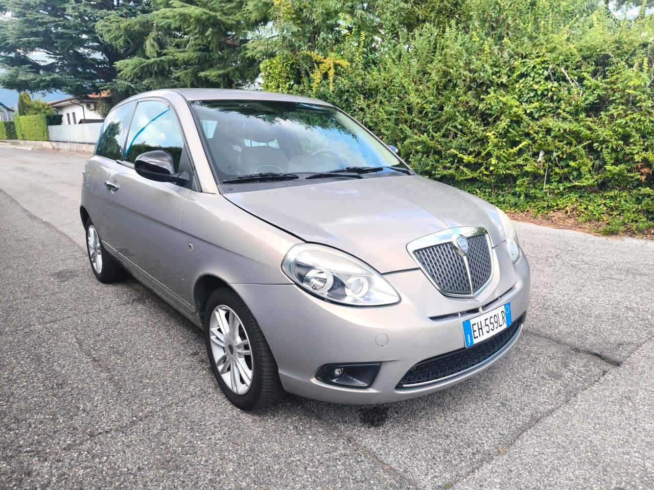 LANCIA YPSILON 1,2 BENZ- KM 110000-OK NEOPATENTATI