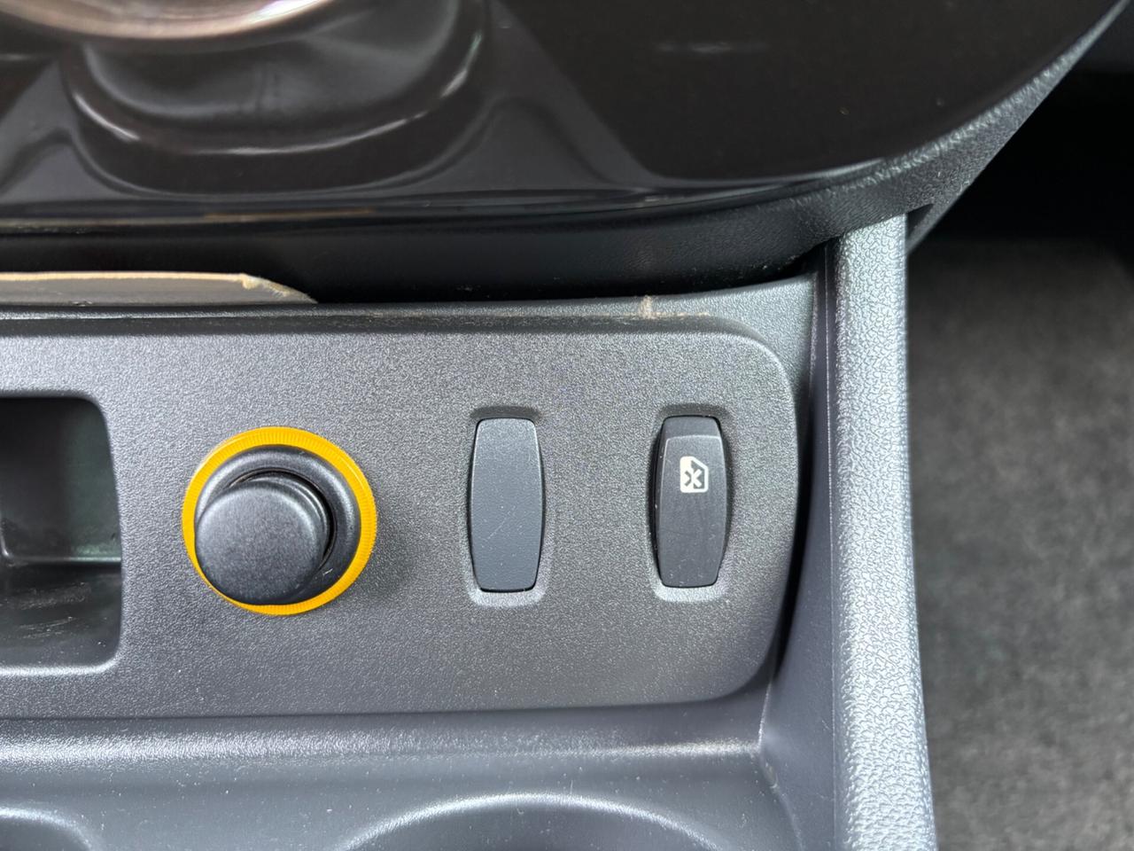 Dacia Duster 1.5 Diesel Neopatentati con gancio di traino