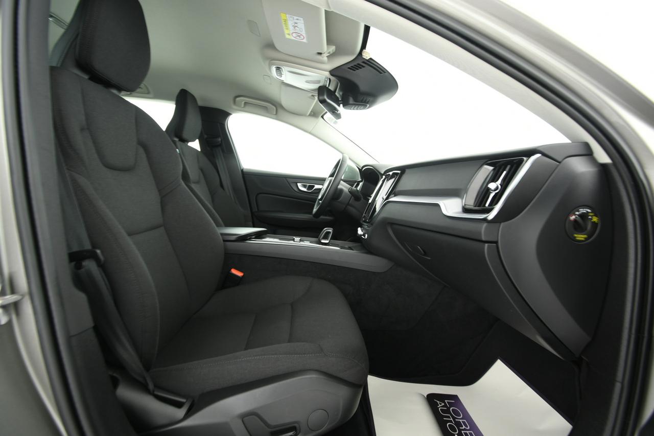 VOLVO V60 2.0 b4 Momentum Business auto NEOPATENTATI+C17"