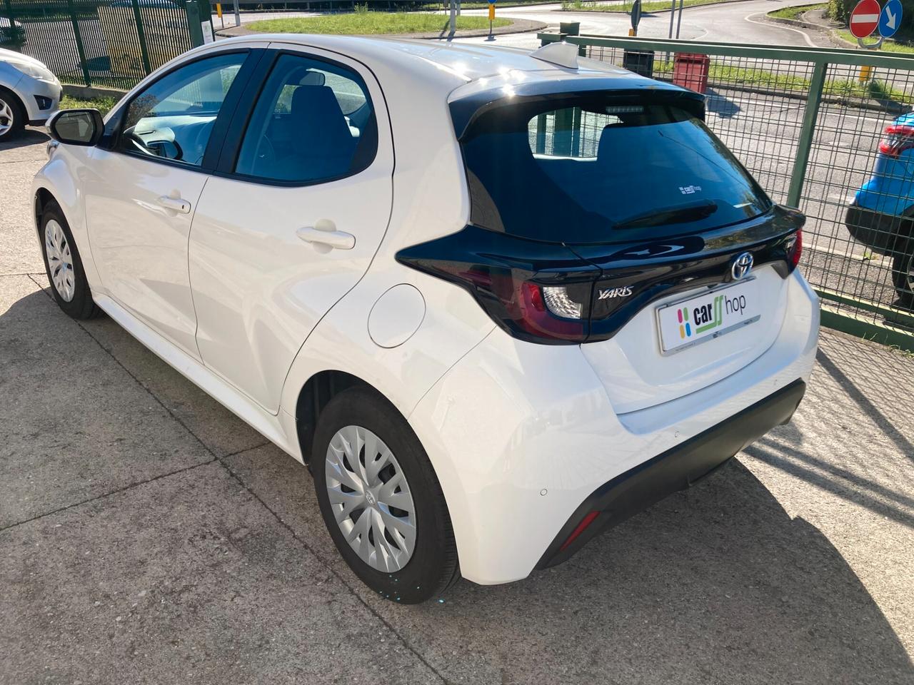 Toyota Yaris 1.5 Hybrid 5p. Active 14700 KM.