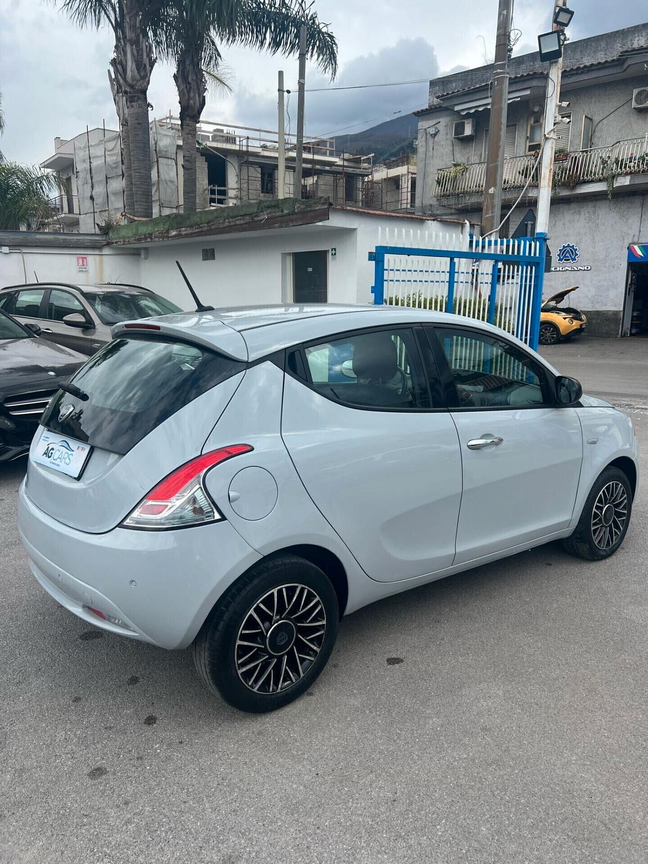 Lancia Ypsilon 1.2 69 CV 5 porte S&S Platinum