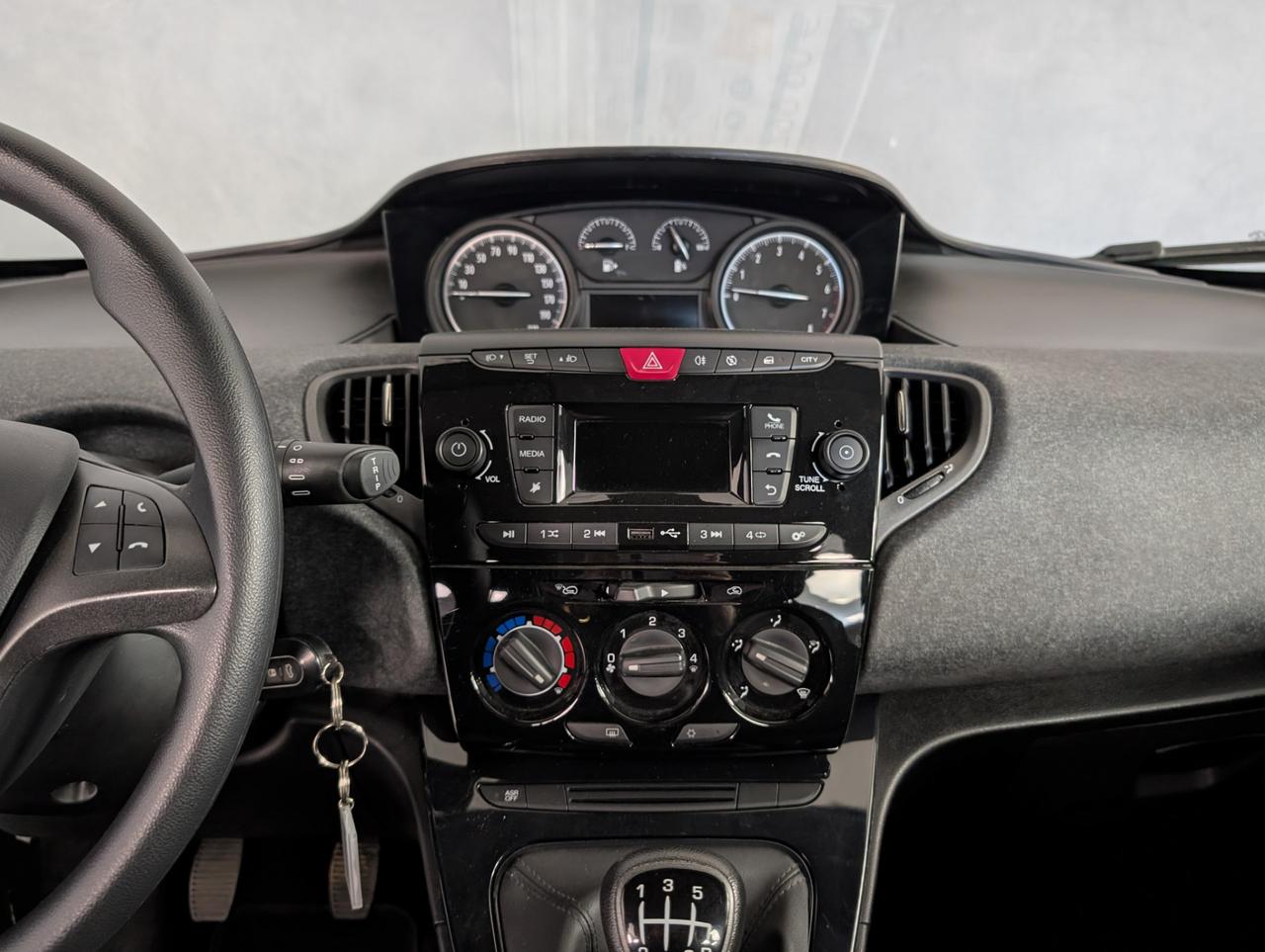 Lancia Ypsilon 1.0 Hybrid 70cv Silver