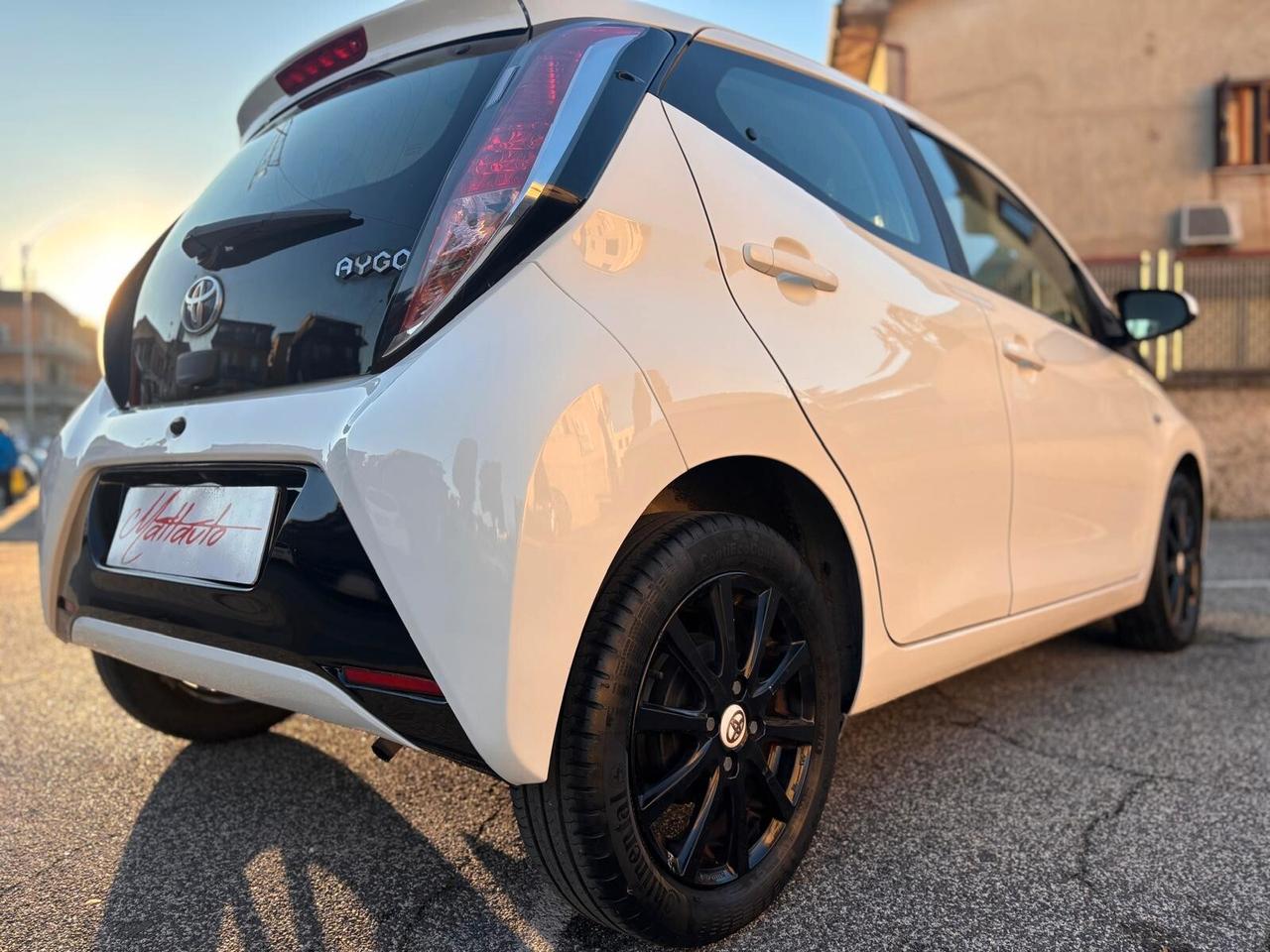 Toyota Aygo 1.0 VVT-i 69 CV 5 porte x-play *NEOPATENTATO*