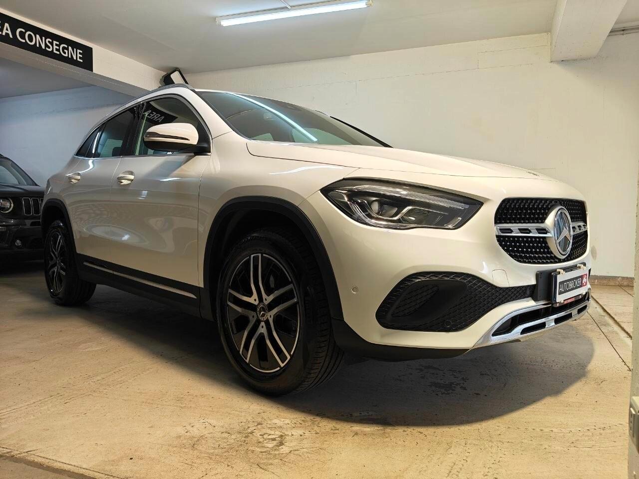 MERCEDES GLA (H247) GLA 200 d Automati...