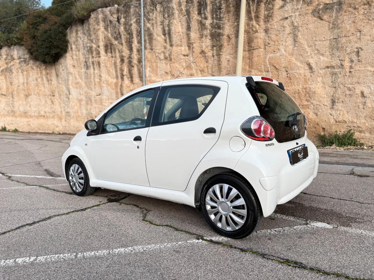 Toyota Aygo /1.0 68CV/NEOPATENTATI/5 POSTI/NAVI