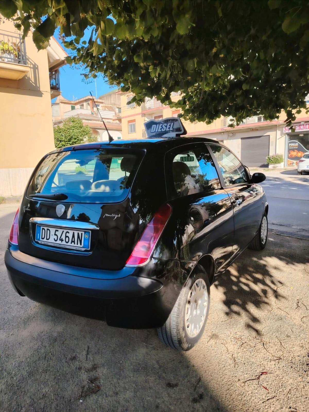 Lancia Ypsilon 1.3 MJT 75 CV Argento