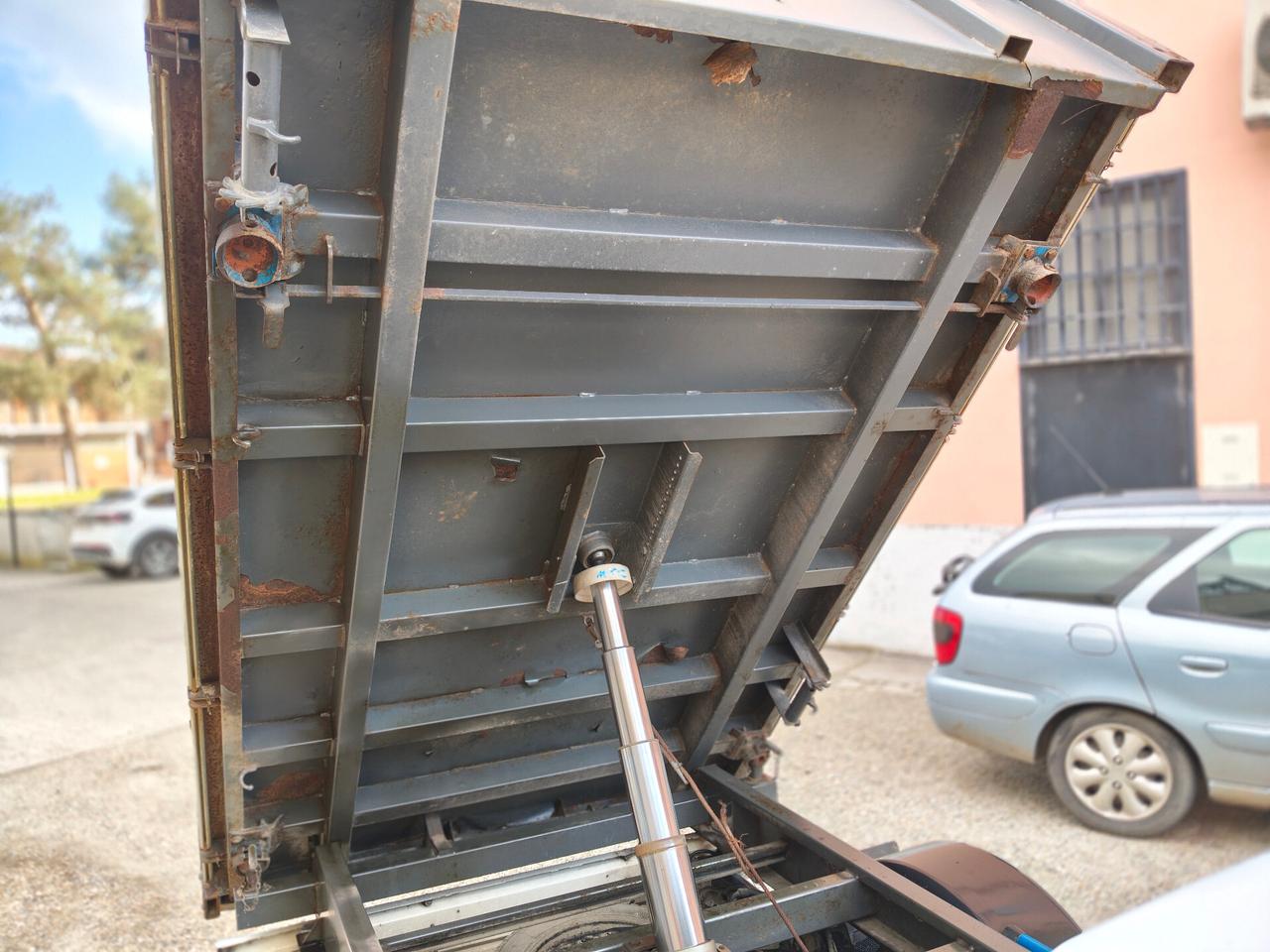 Toyota Hilux 2.5 D-4D 2WD 2p. Ribaltabile