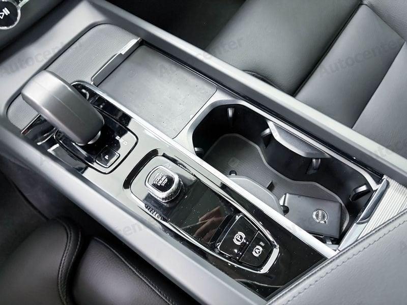 Volvo XC60 XC60 T6 PLUG IN RECHARGE PHEV PLUS DARK AWD AUT