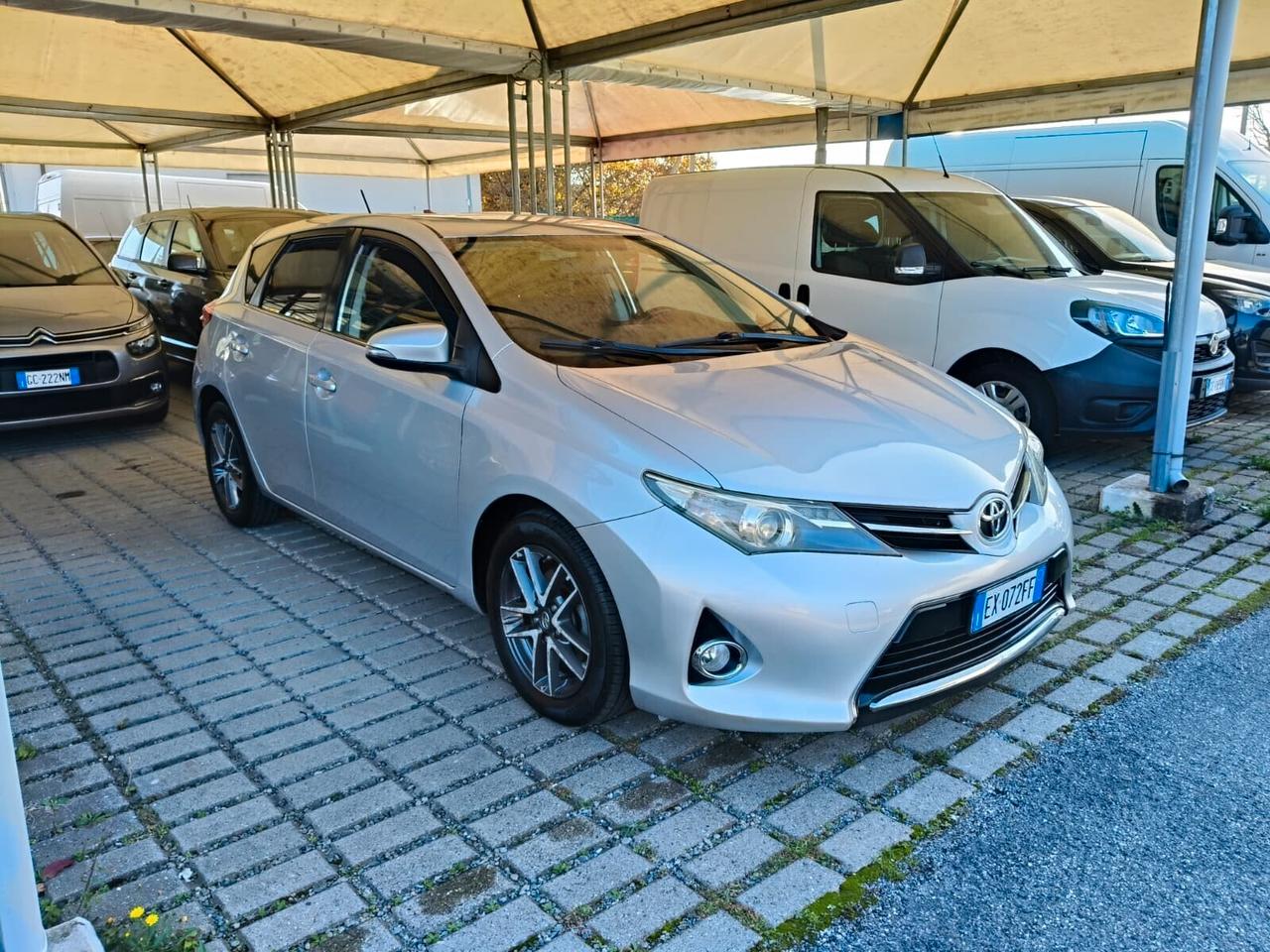 Toyota Auris 1.4 D-4D Lounge