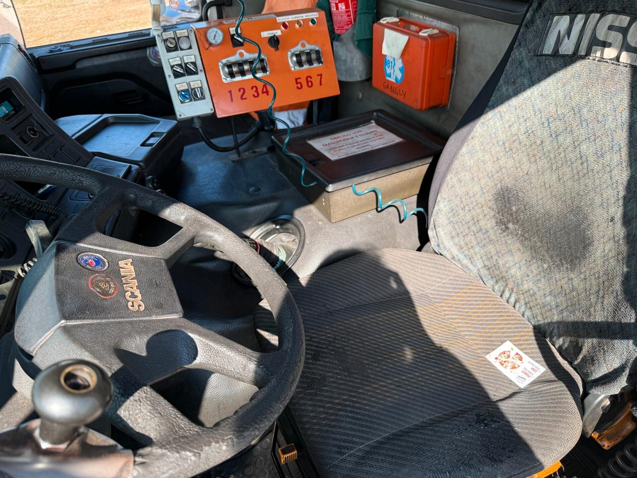 Scania P93.220 Cisterna bitume con asfaltatrice