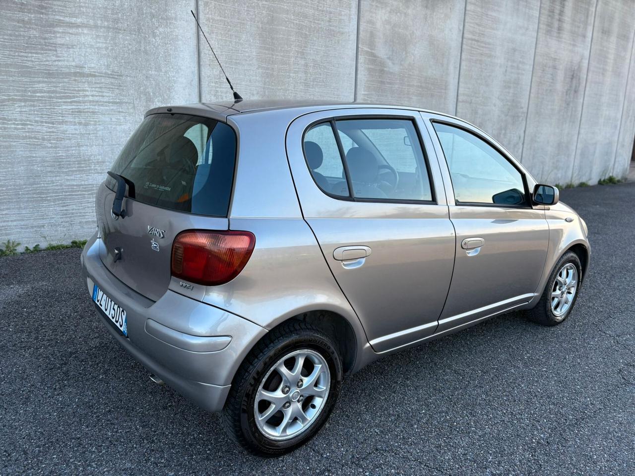 Toyota Yaris 1.3 87cv NEOPATENTATI