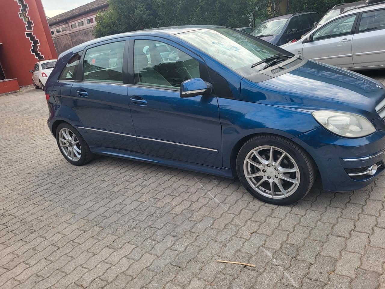 Mercedes-benz B 200