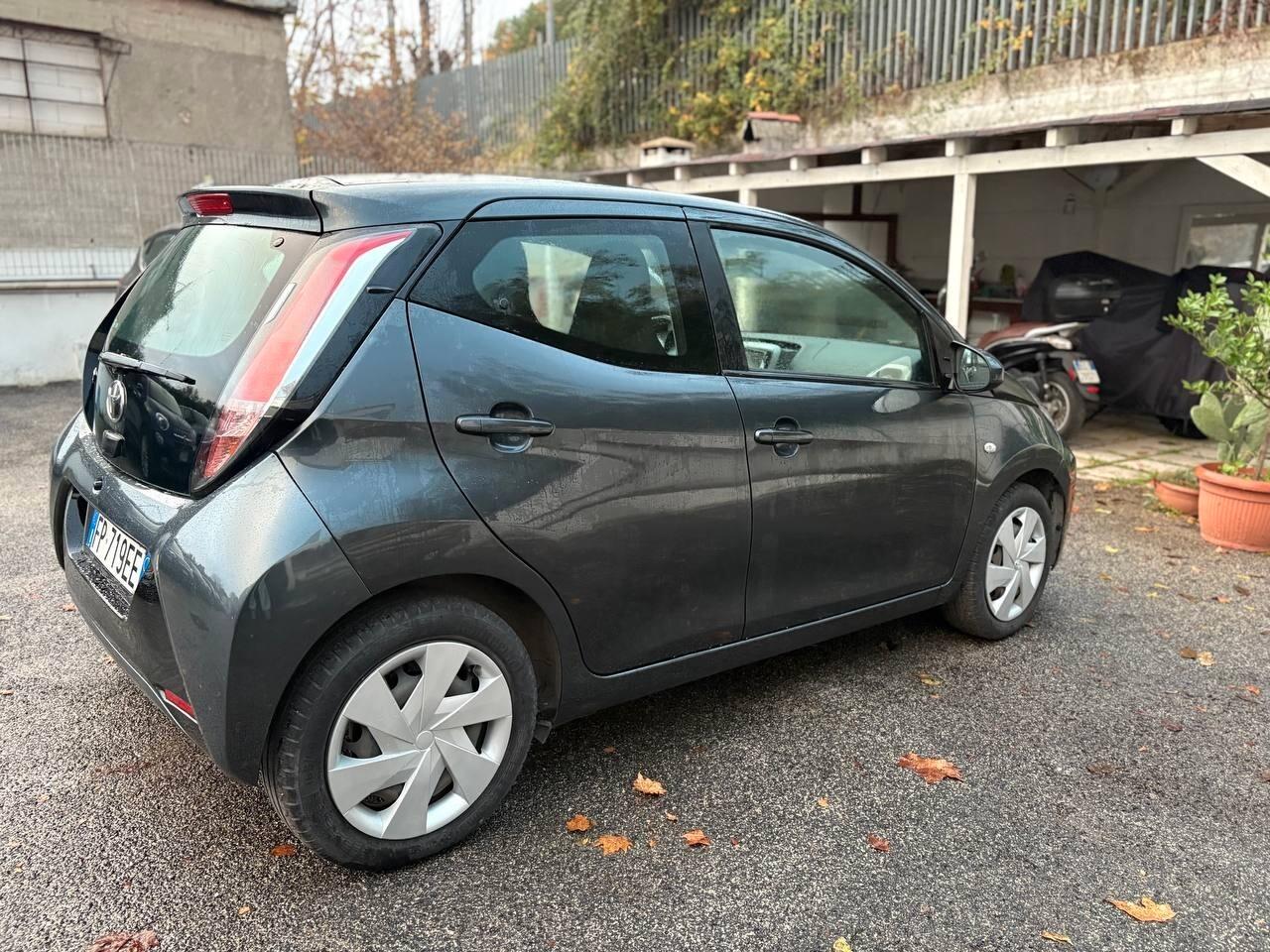 Toyota Aygo 1.0 VVT-i 69 CV 5 porte x-cool TSS