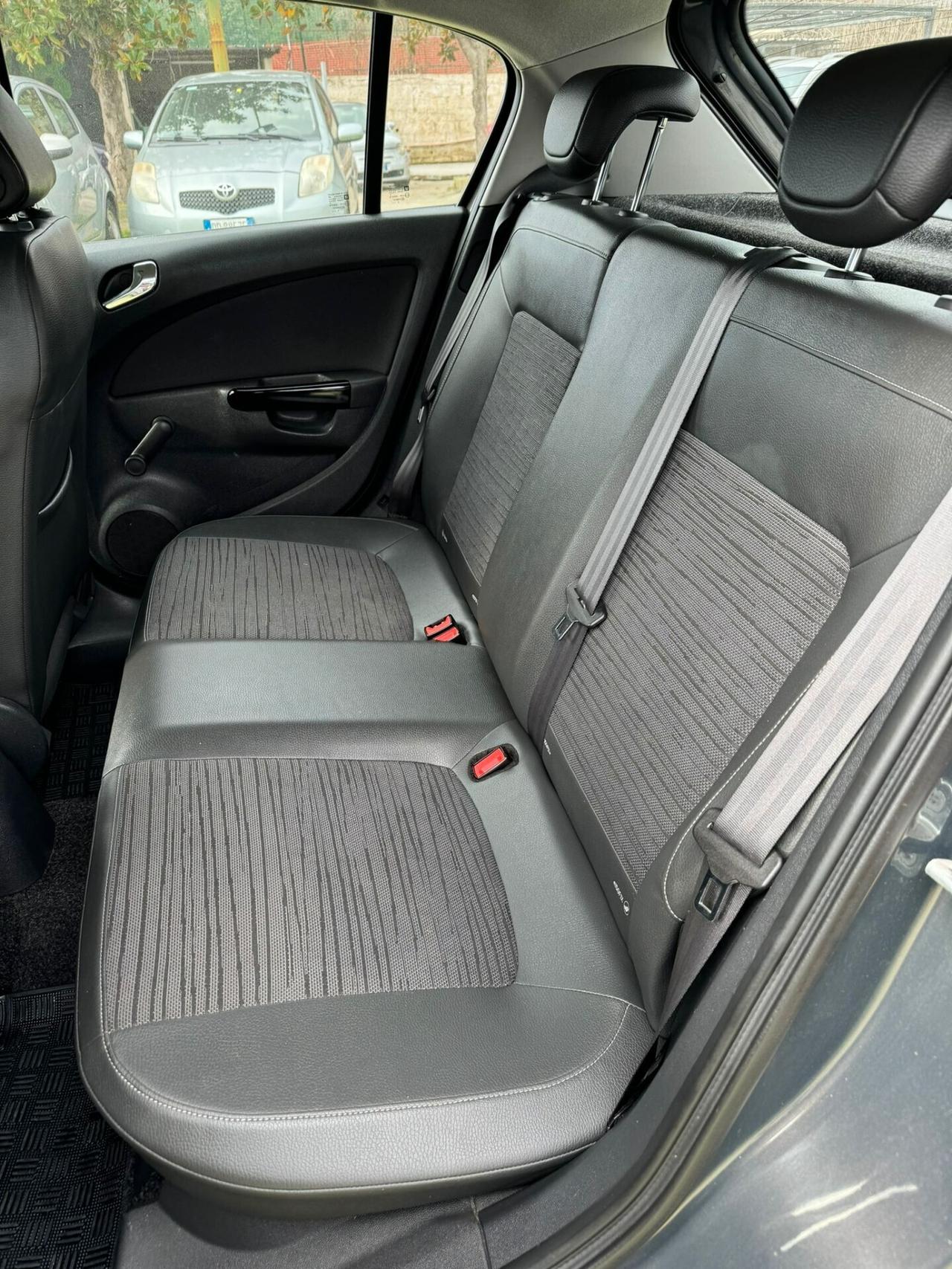 Opel Corsa 1.2 5 porte