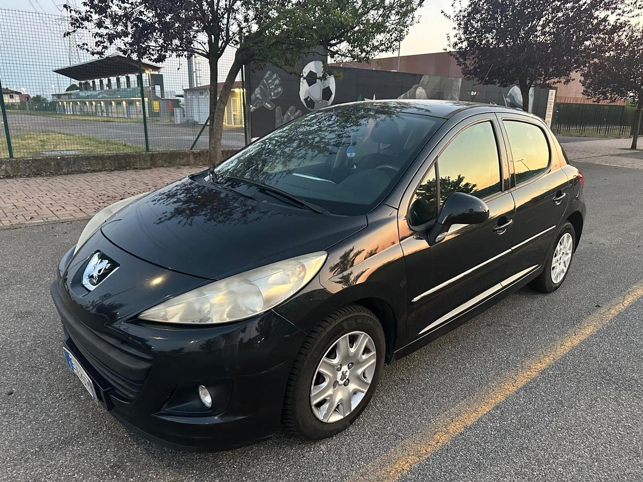 Peugeot 207 1.4 8V 73CV 5p. Active