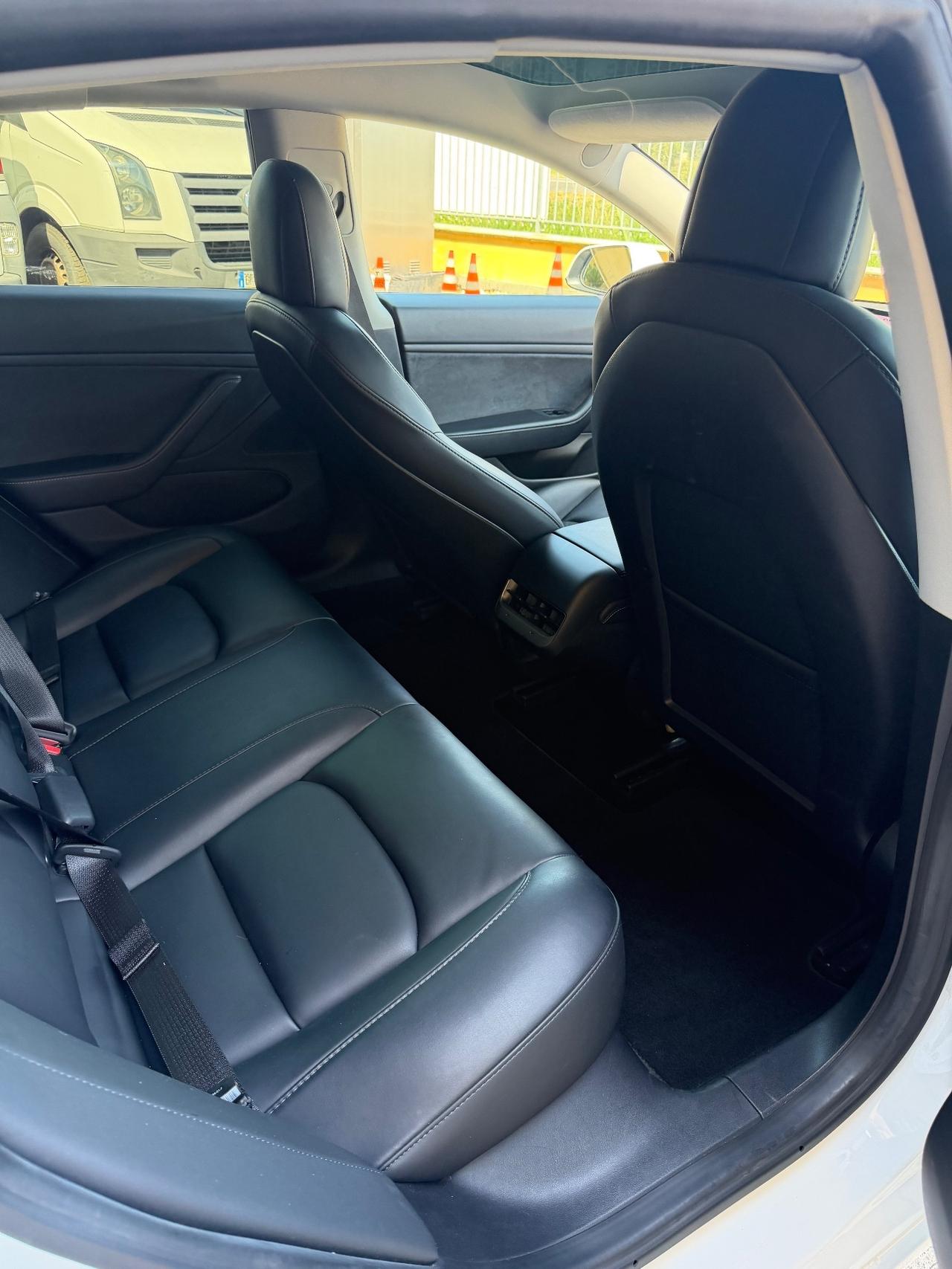 Tesla Model 3 Long Range AWD Performance