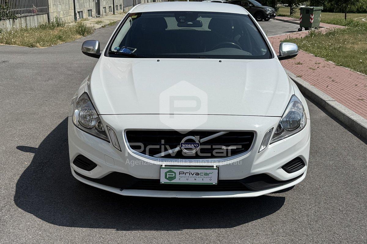 VOLVO V60 D3 R-design