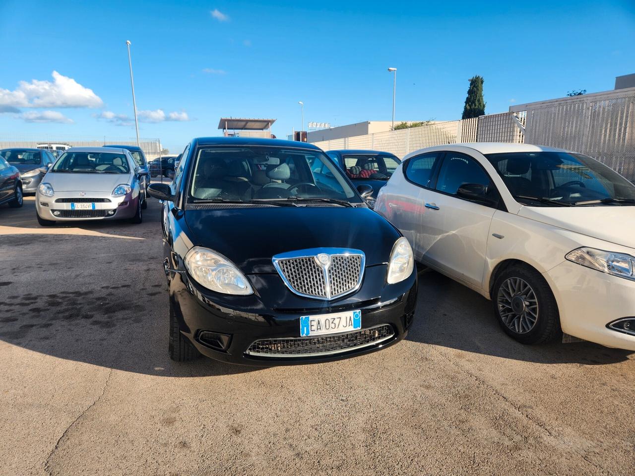 Lancia Ypsilon 1.2 Platino X NEOPATENTATI