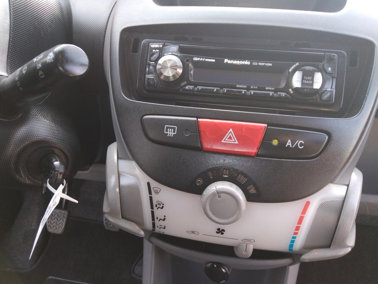 Toyota Aygo 1.0 12V VVT-i 3 porte Sol x neopatentati