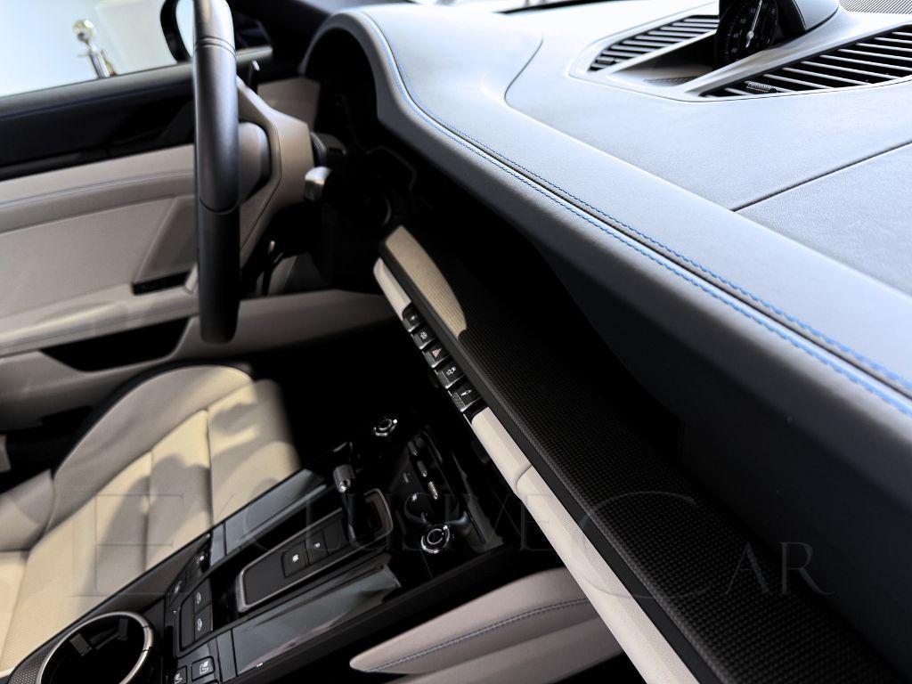 PORSCHE - 911 Cabrio - 911 Carrera 4 GTS Cabriolet