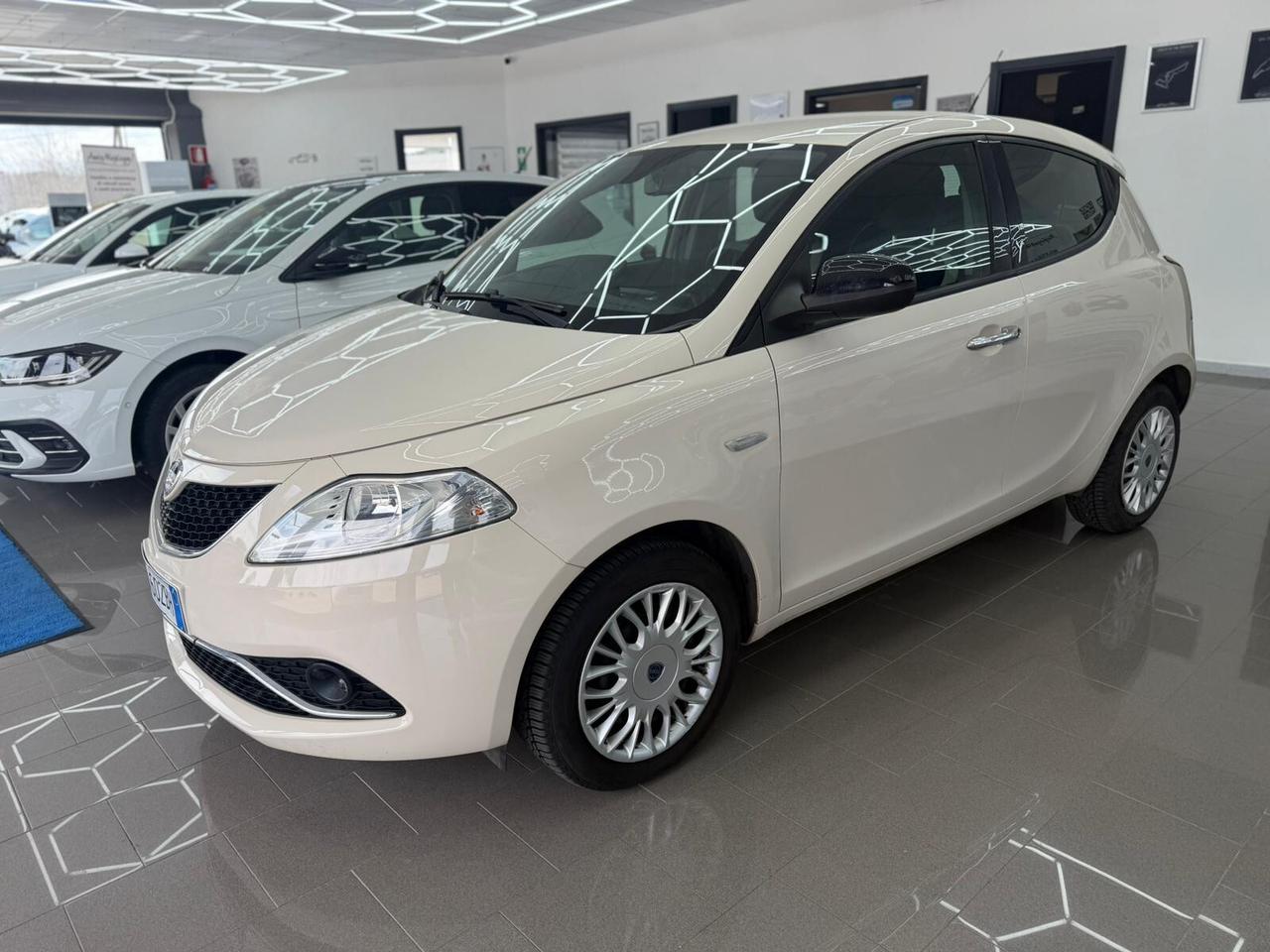 Lancia Ypsilon 1.2 69 CV 5 porte Gold