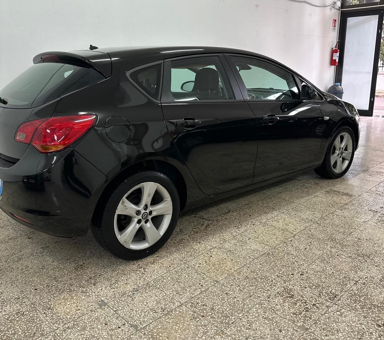 Opel Astra 1.4 SOLO 80.000 km