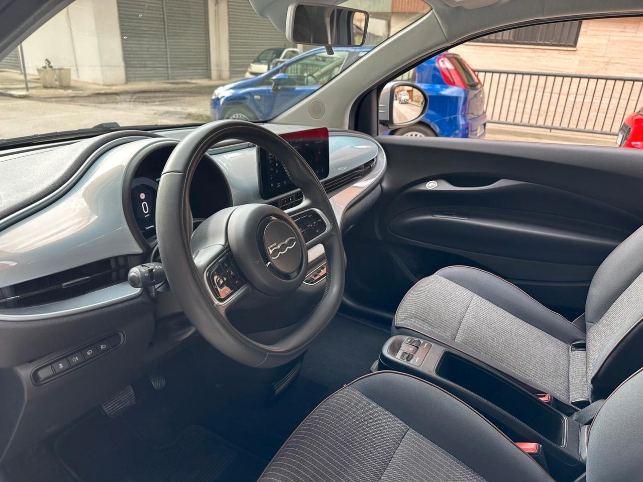 Fiat 500e Berlina 43 kWh La Prima