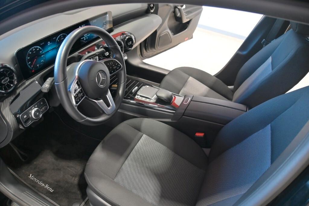 MERCEDES-BENZ A 180D SEDAN 116CV AUTOMATIC BUSINESS SOLUTION ( CRUISE - NAVI PREMIUM - MIRROR - PARK ASSIST - TELECAMERA POST. )