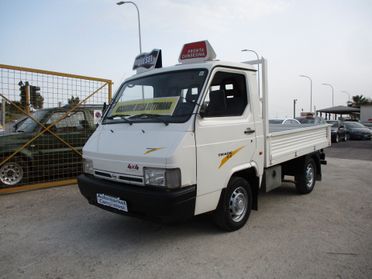 NISSAN TRADE CASSONE FISSO MOLTO BELLO