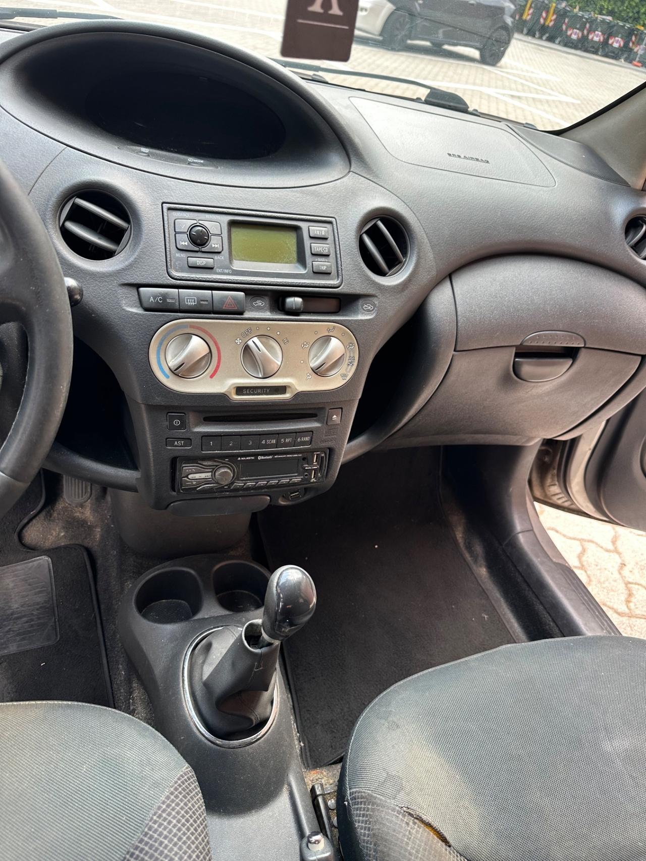 Toyota Yaris Verso 1.3i 16V cat Luna '03